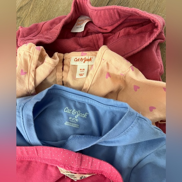 Girls medium outfits - Picture 2 of 2